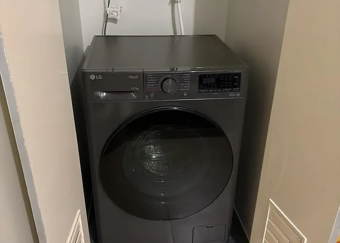 Modern 2br With Balcony In * Manila